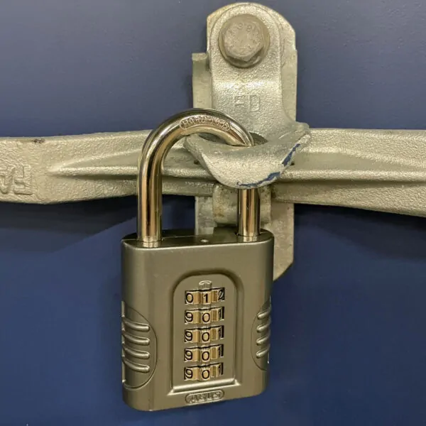Hänglås Abus 158-65 kodlås BL67 monterad